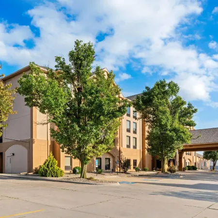 Days Inn & Suites by Wyndham Cedar Rapids