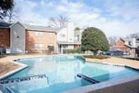 I841 – World Cup Stay - 18 Min to at&T - Sleeps 4 - Public Transit
