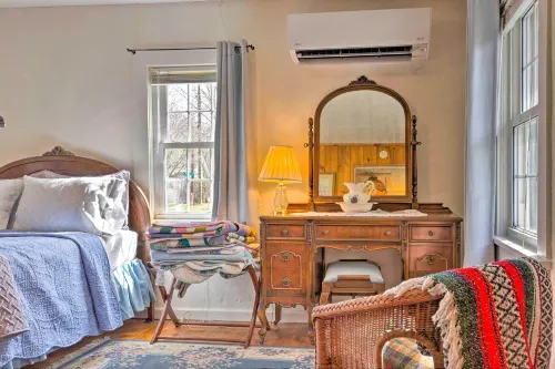 'The Rock Cottage' in Hot Springs: Screened Porch! - parking