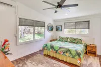 Walk to Beach: Koloa Getaway w/ Ocean Views - Parkering