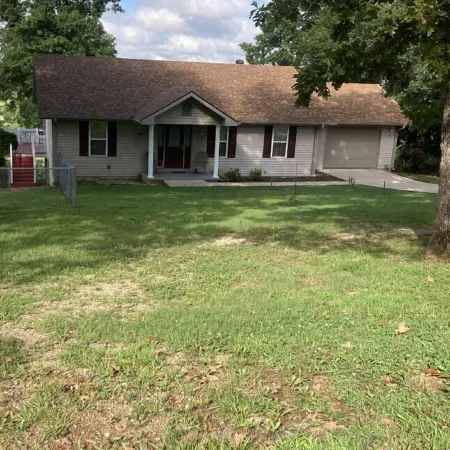 Charming 2-bdrm house with AC, WiFi in Cherokee Village with amazing river views