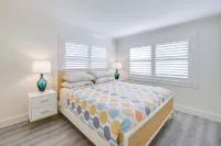 Updated Dtwn Naples Condo Across from Beach! - spa