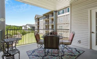 The Branson Experience - Balcony w/ Golf Views