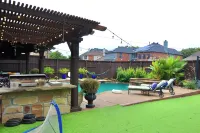 Luxurious Oasis in Frisco with Heated Pool, Jacuzzi, Media Room &Grill.