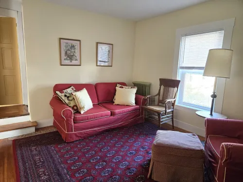 Historic Downtown Apartment. Unscented Products and Sustainability Practices. Hotels in Northampton