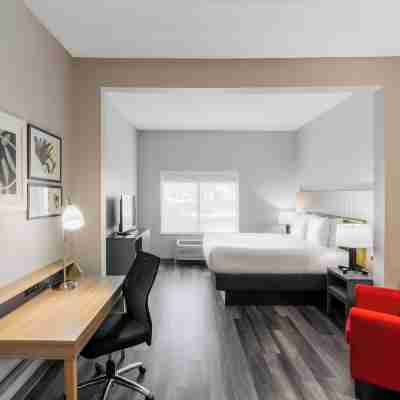 Townhome Inn & Suites by IHG Rooms