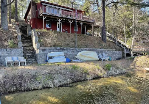 Lakefront 3 bed room property in Freedom, NH