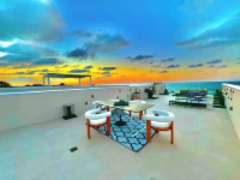 Oceanfront Residency Luxury 2b2b ,1-6 Person ,terrasse, Beach Access Garden Pool Hotels in North Side