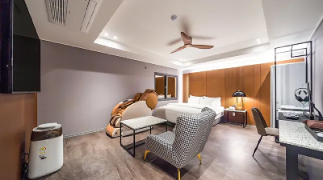 Jecheon the Wall Hotel Hotels near Mosan Church