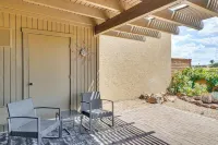 Quiet Townhome w/ Mountain Views in Green Valley - 3 stjerner