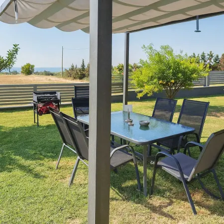 Villa Erytha - Serene Retreat With Views Garden