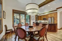 4Br Plus Den Platinum Townhome, Walk to Lift Townhouse - balcony
