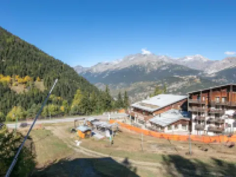 コージー アパートメント イン ザ マウンテンズ イン ヴァルフレジュス モダーヌのホテル