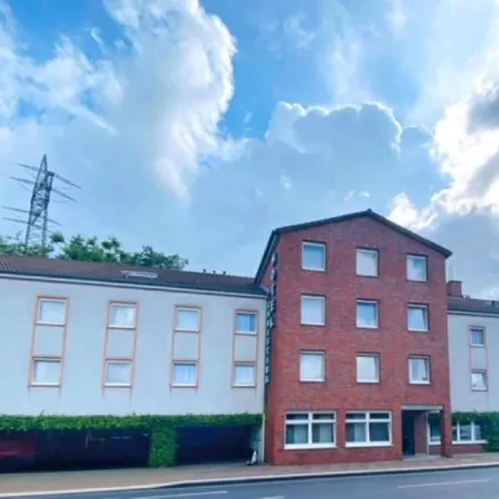 Hotel Christina Отели рядом с достопримечательностью «Станция метро Euskirchener Straße»