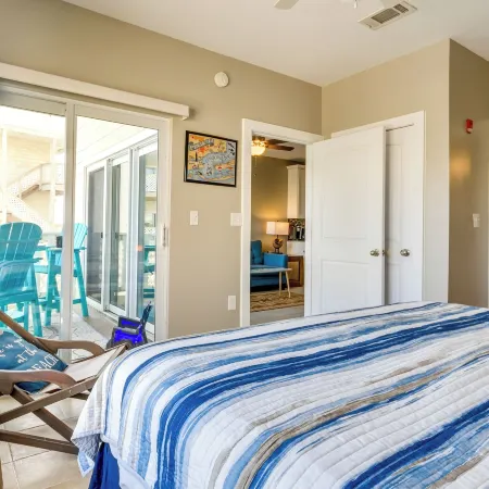 Bayfront Pensacola Beach Condo w/ Pool & Elevator