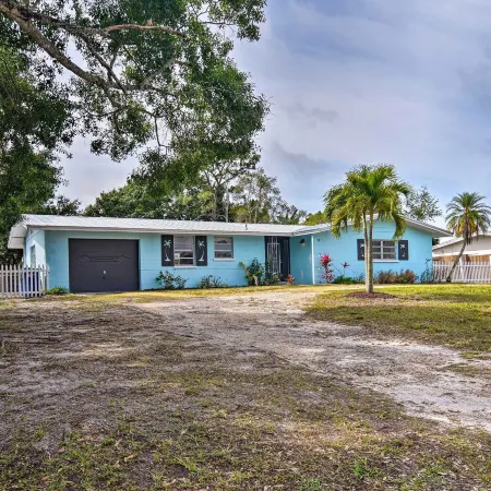 Sarasota Home w/ Large Backyard & Water Access Hotels in Whitfield