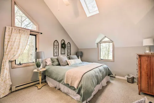 Serene Hideaway with Views, 1 Mi to Hike and Ski! - 3-Star