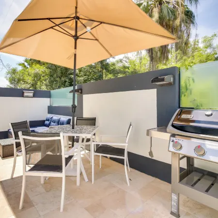 South Padre Island Retreat: Private Pool!