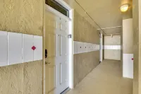 Breezy Daytona Beach Studio w/ Balcony & Views! - Condos