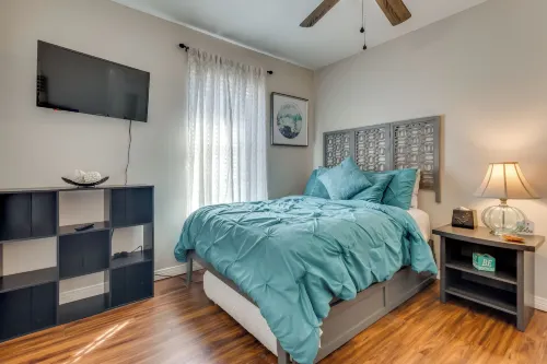 Pensacola Condo w/ Patio by Hospitals & Dining - 3-stjärniga