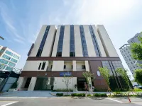 The Gleam Hotel Hotels near Seonhak Station