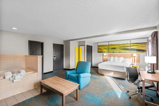Days Inn & Suites by Wyndham des Moines Airport