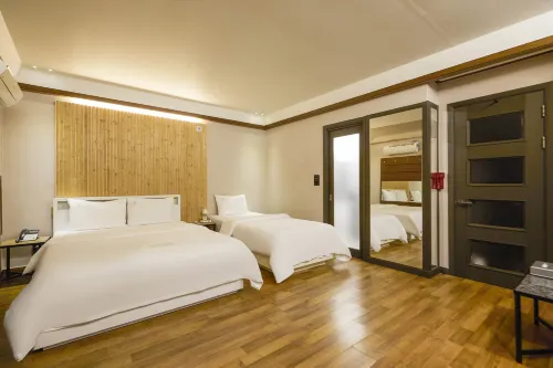 SKY HOTEL - parking