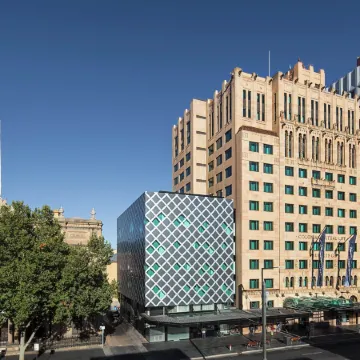 Mayfair Hotel Adelaide by IHG Отели рядом с достопримечательностью «Площадь Виктория»