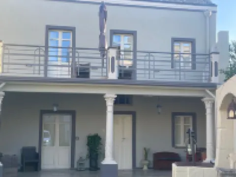 Luxar Suites & Apartments Hotel di 