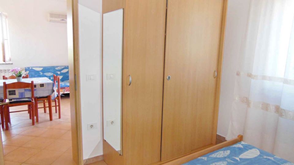 Bright apartment in Zambratija