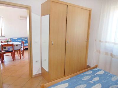 Bright apartment in Zambratija