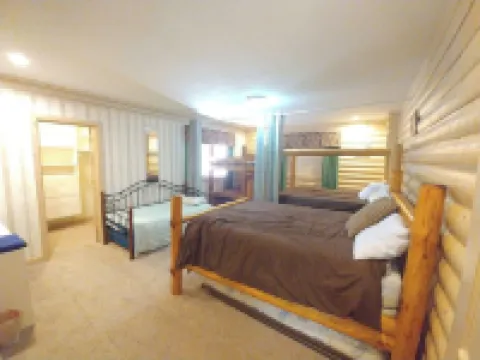 9500 sq ft 3 Levels 4u! 1.7Acr Pool Jacuzzi Sauna SptCourts 3Levels+EV View&More