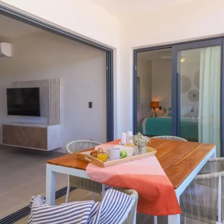 Elegant and Spacious Penthouse with Ocean View