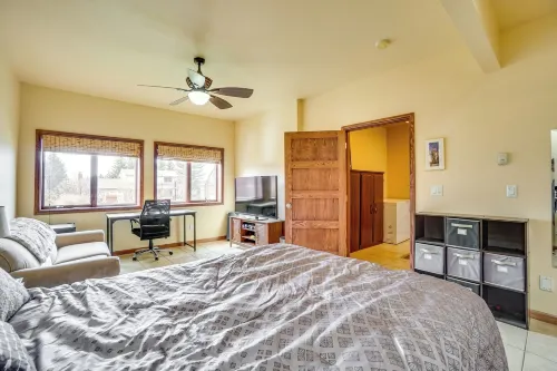 Upscale Laramie Home w/ Hot Tub & Patio! - que admiten mascotas