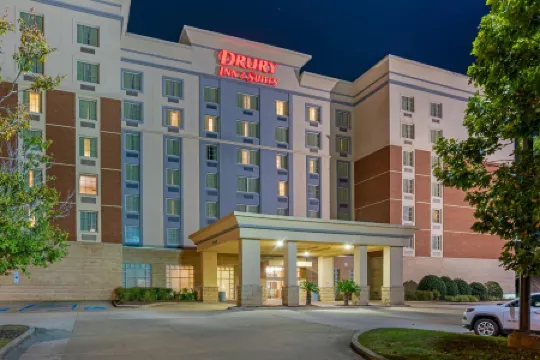 Drury Inn & Suites Baton Rouge Отели рядом с достопримечательностью «Брекс Блубоннет Суомп Нейчер Сентер»