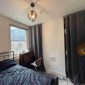 1 Bed Garden Flat (with 2 Sleeping Beds) for London Bookings Near Tower Bridge Rooms