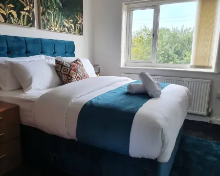 Spacious 3Br - Nr Clifton Train Station 510Min Walk - Garden & Free Parking Hotels in Clifton