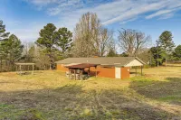 2 Mi to MSU Campus! Family Abode w/ Spacious Yard - 2-Star