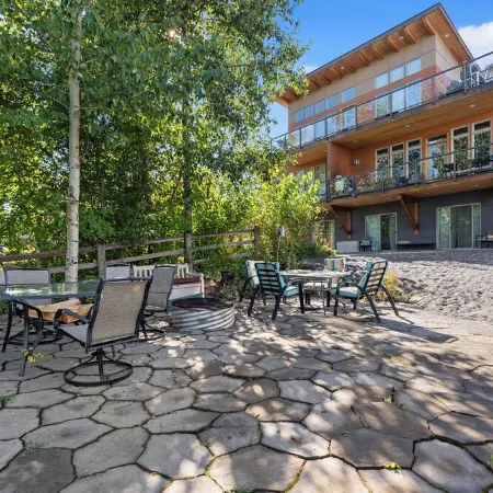 Whitefish Lakefront 3 BR Penthouse, 5 min from downtown, view of Big Mountain