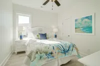 Walk to Beach! Spacious 10-Person Gem in Surf City - balcony