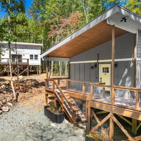 Two Tree Houses - Beehive & H20
