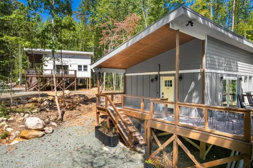 Two Tree Houses - Beehive & H20