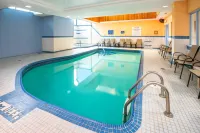 Comfort Hotel & Suites - Pools