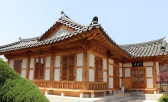 Iksan Yeongwoldang Hanok Private House Pension