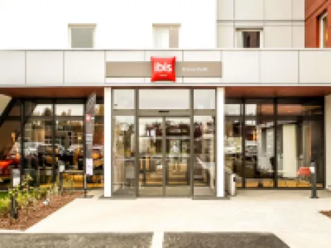 聖熱尼普伊日內瓦宜必思飯店（法國邊境內）