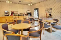 Bourbon Capital Inn - Motels