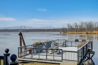Walkable Stay Near Hudson River, Dining & Shopping - Kitchens