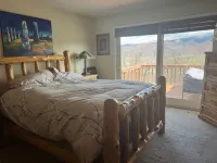 Charming 3 Bedroom family house with hot tub on 2 acres panoramic views