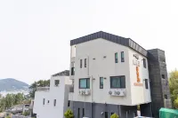 Geoje Arco Pool Villa - 2-Star