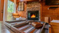 NEW Lux 4 BR Pigeon Forge Dollywood Hot Tub - Kitchen